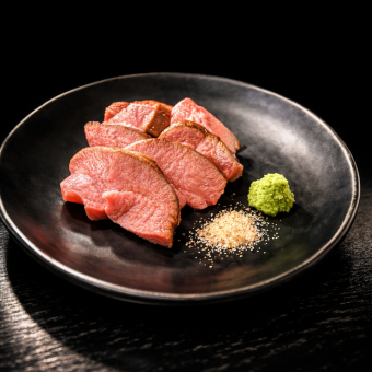 Low-temperature aged thick-cut grilled beef tongue