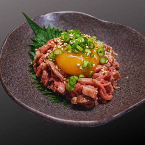 Low-temperature aged beef tongue yukke with green onions and salt