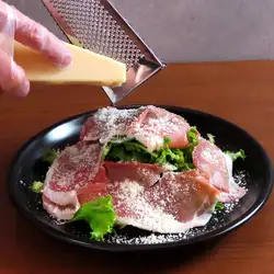 生ハムとルッコラのサラダ