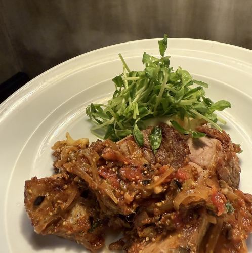 Grilled pork shoulder loin with charcurry sauce