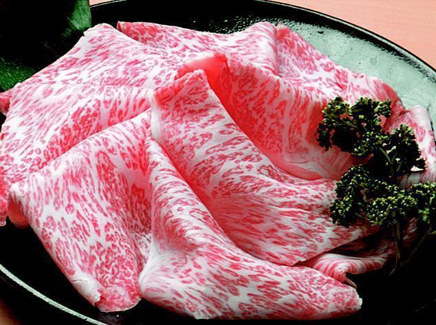 [吃到饱♪] 价格合理的美味肉! 还提供九州特选的雪花黑毛和牛(A5等级)。