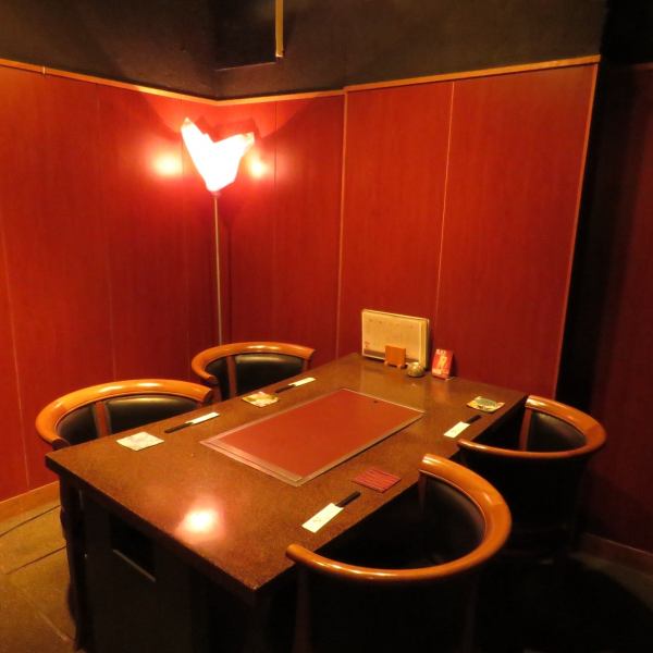 [Private room] You can calmly drink alcohol in a stylish store with reduced light.