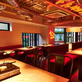 Very popular for girls-only gatherings and dates ♪ In a flat space where you can enjoy without worrying about the surroundings, if you surround the exquisite Korean food, you will naturally have a conversation ☆