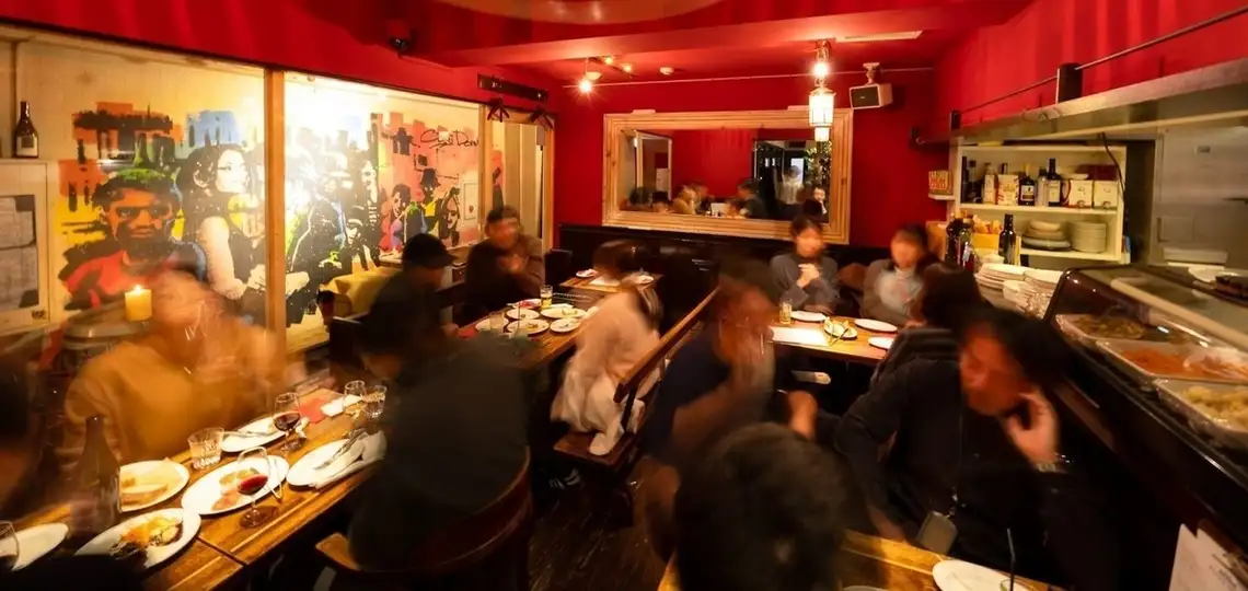 【RESTAURANT】ゆっくり食事とドリンクが楽しめるレストランスペース!人気のためご予約がおススメです♪忘年会、新年会、歓迎会、送別会、会社宴会等年間を通してご利用いただけます。少人数での貸切が可能で個室感覚で利用頂けます。
