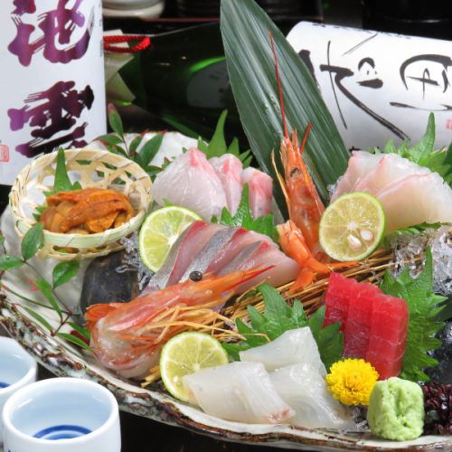 "Assorted sashimi" using local and seasonal fish directly from Maizuru Taii Fishing Port