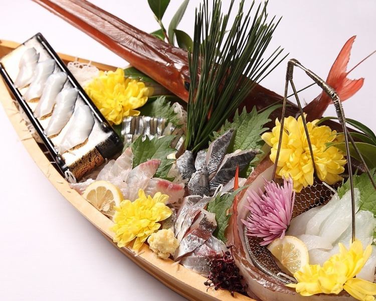 【おまかせ刺身盛り合わせ】旬の魚介の刺し盛り各種