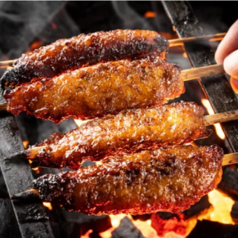 手造りつくね4種盛り(タレ焼き/辛つくね/塩焼き/チーズ)