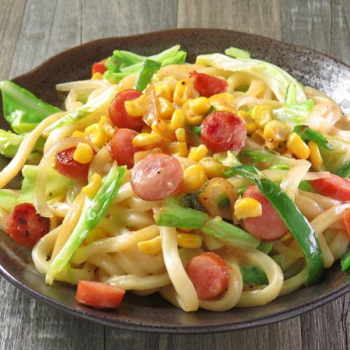 オーナーの気分次第で日々変わるフードメニュー！ 来るたびに新鮮な味と出会えるから飽きません。