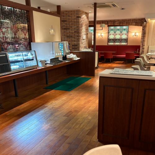 [A chic and sophisticated interior space where you can feel the warmth of wood.]