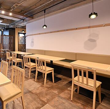 [Table seats] Spacious table seats can be joined together, so if you are looking for a place to eat and drink tonight, you can stop by "Boen" and enjoy authentic Chinese cuisine. How about giving it a try?