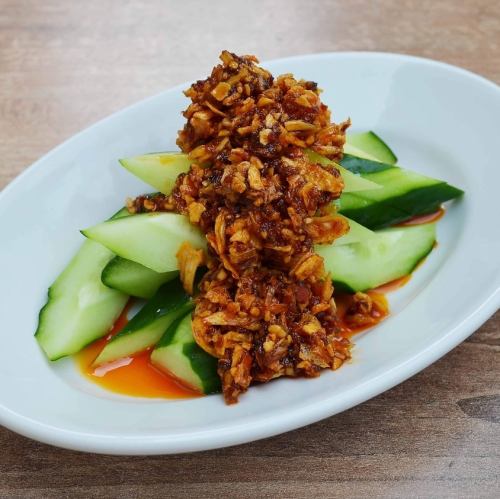 Eat chili oil and beaten cucumber