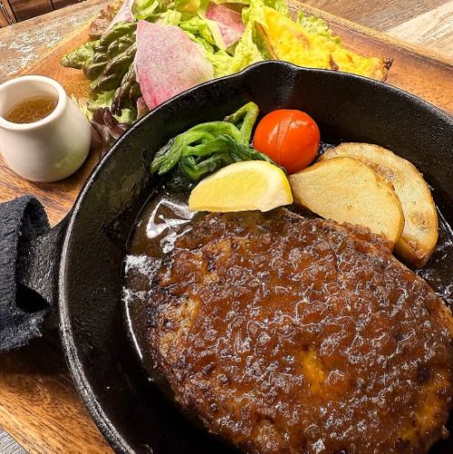 [Very popular since opening!] Hamburg steak and salad set