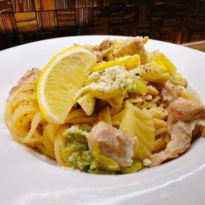 キャベツとチキンのクリームパスタ