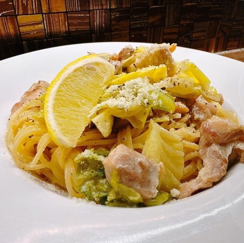 キャベツとチキンのクリームパスタ