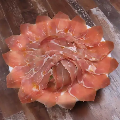 Tongari's specialty! Overflowing prosciutto