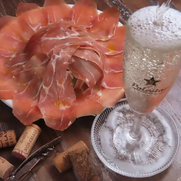 Tongari的招牌菜!滿滿的義大利燻火腿
