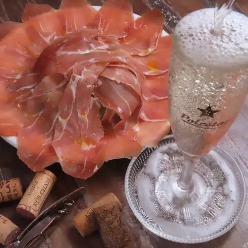 Tongari's specialty! Overflowing prosciutto
