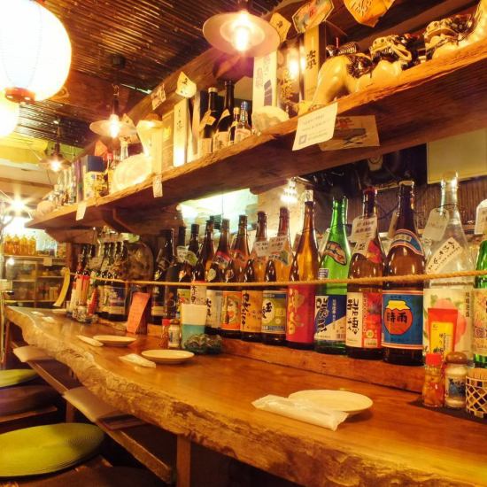 生三線ライブを聴きながら～♪カウンター席でゆったりデート。