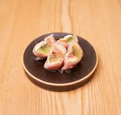 いちじくとキウイのクリームチーズの生ハム包み