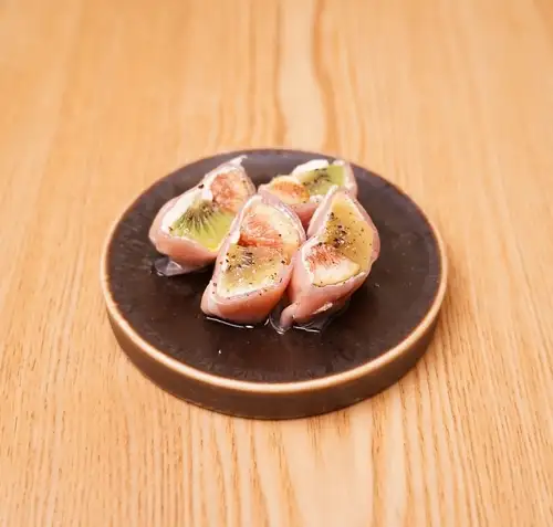 いちじくとキウイのクリームチーズの生ハム包み