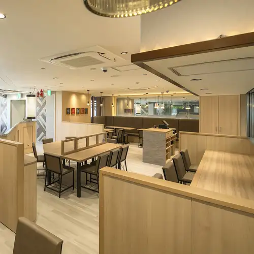 明るく開放的な店内♪