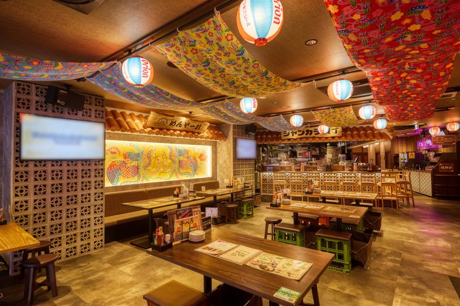 【47席の広々とした店内】オープンスペースでのカラオケがお楽しみいただけます♪みんなでワイワイお過ごしください!