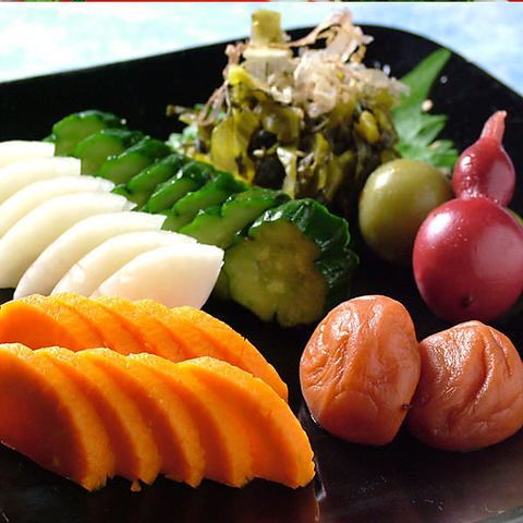 Assorted lightly pickled vegetables