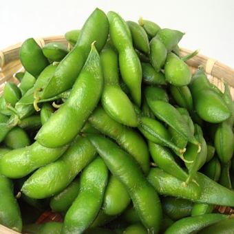 Boiled green soybeans in salt