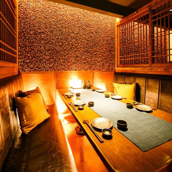 《1 minute walk from Shimbashi station ♪》 There are elegant private room seats illuminated by faint indirect lighting ♪