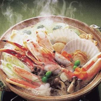 博多內臟火鍋或特色海鮮火鍋和雞肉生魚片等8種菜餚可供選擇【美味套餐】附3小時無限暢飲◎4000日元