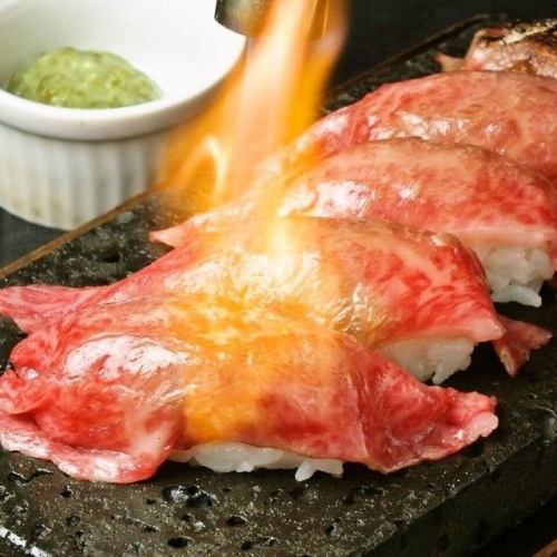 上質な黒毛和牛、おすすめは肉寿司！