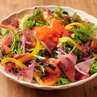 海の幸たっぷり！ いろ鶏贅沢サラダ