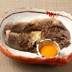 入口即化的和牛烤肉涮涮锅