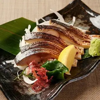 香ばしさ際立つ 炙りしめ鯖