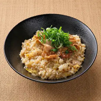 香ばしさ爆発！特製にんにく炒飯
