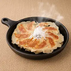 香脆的煎饺，内馅鲜嫩多汁。