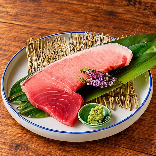 ■産地直送・厚切り生本マグロの断面刺し！
