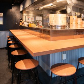 カウンター席をご用意しております。お一人様から気軽にご来店ください。