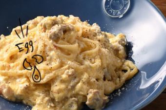 サルシッチャと卵のパスタ　　