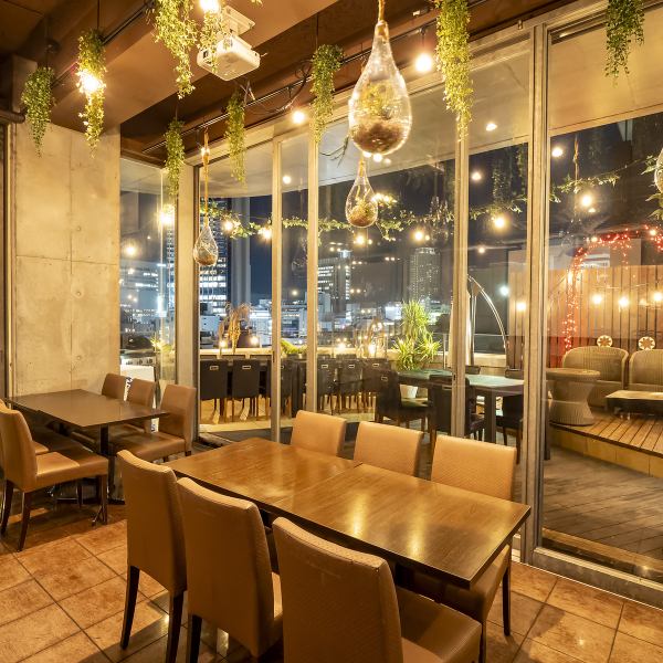 [度過你特別的周年紀念日...] DonCIELO將為你所愛的人打造一個特別的周年紀念日，或者為兩個人打造一個特別的周年紀念日。還可以從餐廳一側的玻璃牆欣賞神戶的城市燈光，並在俯瞰夜景的情侶座位上度過輕鬆的時光。