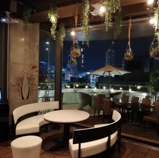 夜景をみながらお洒落に女子会♪