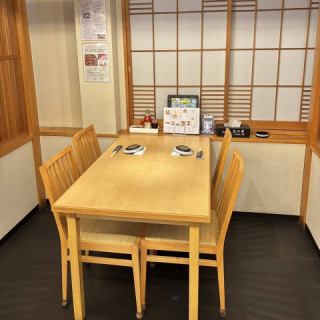《ご家族利用から普段使いまで対応可能なテーブル席です◎》