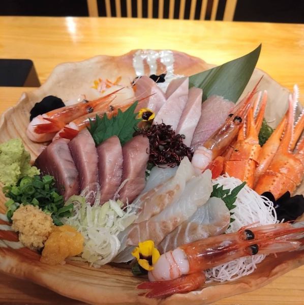 【刺身盛り合わせ】旬の鮮魚を贅沢に1人前から