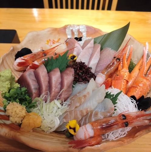 【刺身盛り合わせ】旬の鮮魚を贅沢に1人前から