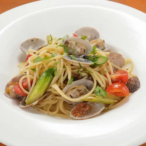 Hokkaido clam and asparagus vongole with oregano
