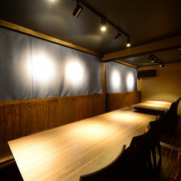 [1st floor] For parties with a small number of people to enjoy in a calm atmosphere or celebrations such as birthdays ♪ By lowering the partition, it can also be used as a private room for 8 people each.