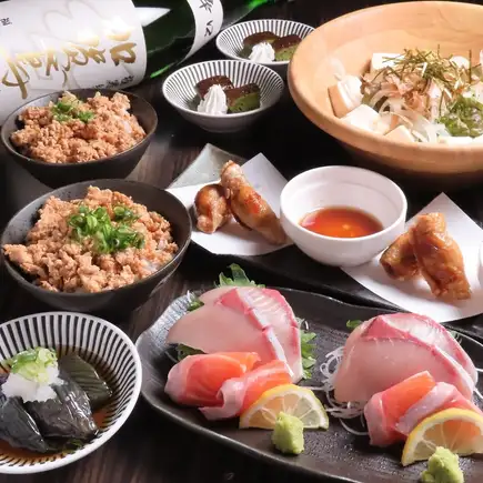 Trial course: Sashimi, chicken skin dumplings, homemade minced meat rice bowl, and 2 hours of all-you-can-drink for 4400 yen.