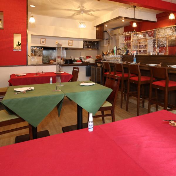 "Bar Restaurante Hisa Hisa" which adopted the style of Spanish bar and Restaurante.From bar tapas (small plates) to restaurante plato principals (main dishes), you can relax and enjoy the authentic taste.Please enjoy slowly with various drinks centered on Spanish wine.