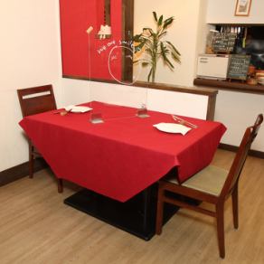 It is a table seat that can be used by two people.It can be used in various scenes such as birthdays and anniversaries.