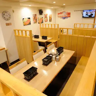 We have a table available that can accommodate 8 people.Perfect for lunchtime get-togethers with moms or girls, enjoy a variety of occasions and have a wonderful time while savoring the delicious flavors of [Mako].